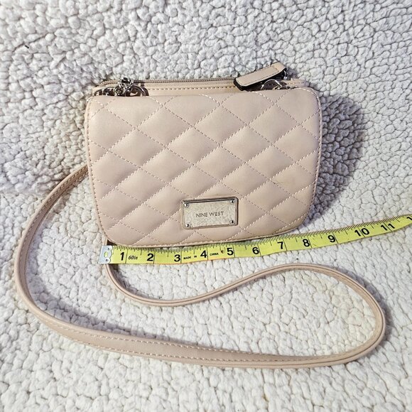 Nine West Quilted Crossbody Purse – Beige, Metal Logo Plate, Zipper Closure - Picture 3 of 8